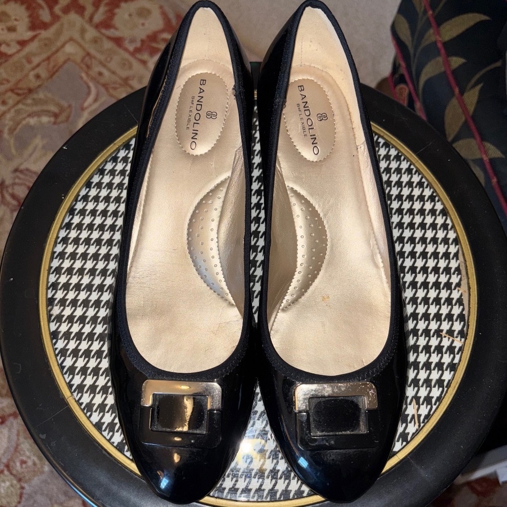 Bandolino black patent shoes